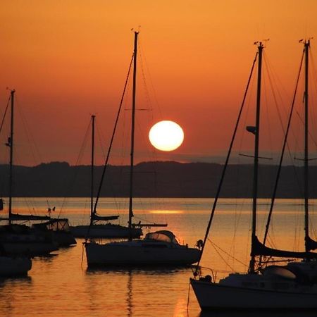 Ynys Lawd, Holyhead Marina Apartment Bagian luar foto
