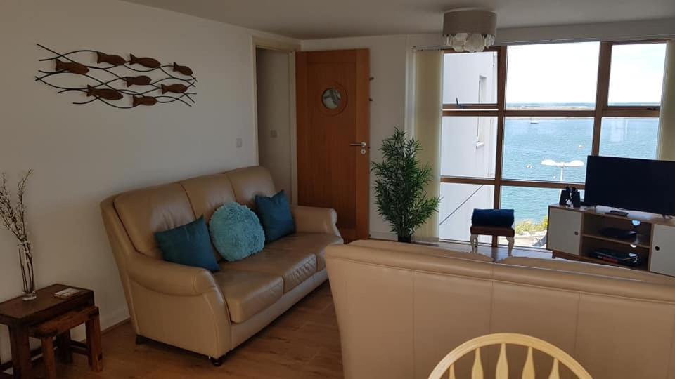 Ynys Lawd, Holyhead Marina Apartment Bagian luar foto