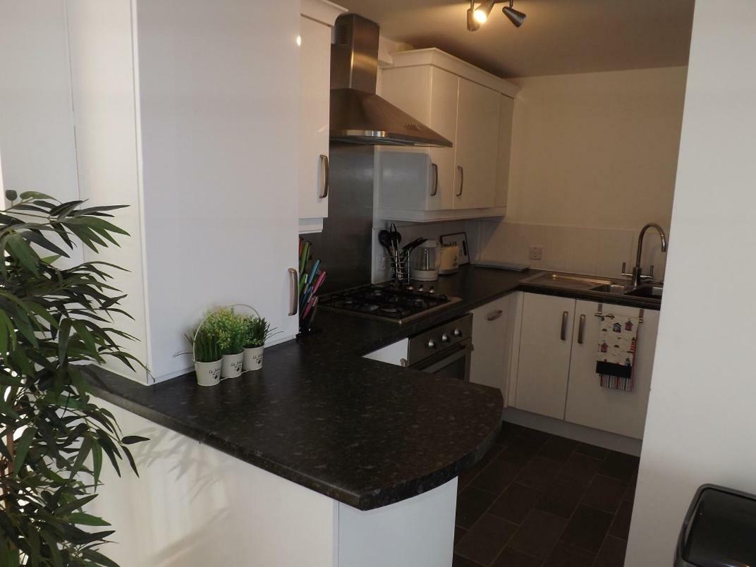 Ynys Lawd, Holyhead Marina Apartment Bagian luar foto
