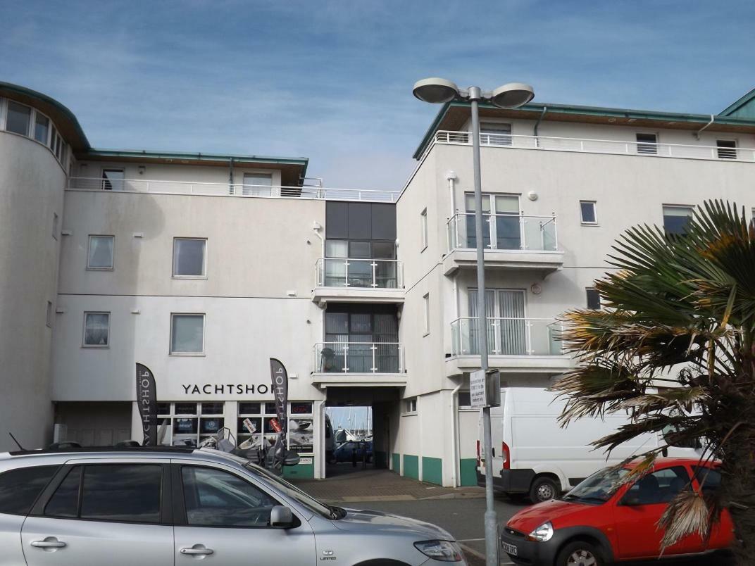 Ynys Lawd, Holyhead Marina Apartment Bagian luar foto