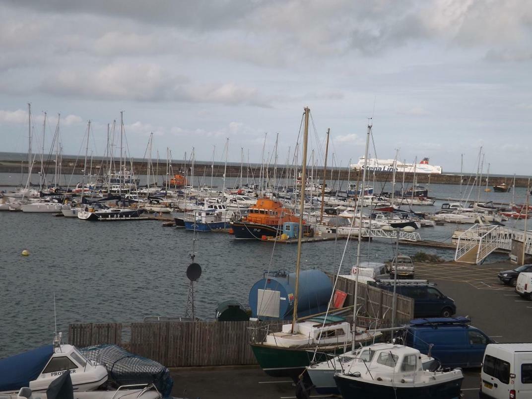 Ynys Lawd, Holyhead Marina Apartment Bagian luar foto